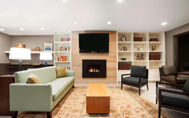 photo 4 of Country Inn & Suites by Radisson, Roseville, MN