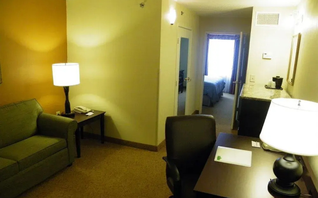 photo 3 of COUNTRY INN &amp; SUITES BY CARLSON-BUFORD AT MALL OF GEORGIA