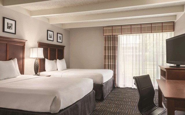 photo 2 of Country Inn & Suites by Radisson, Woodbury, MN