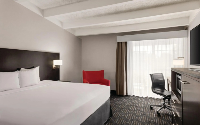 photo 5 of Country Inn & Suites by Radisson, Woodbury, MN
