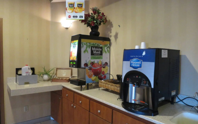 photo 3 of Country Inn