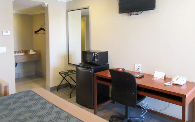photo 4 of Econo Lodge San Bernardino I-215