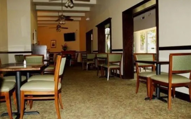 photo 4 of Country Inn & Suites By Carlson, Decatur, AL