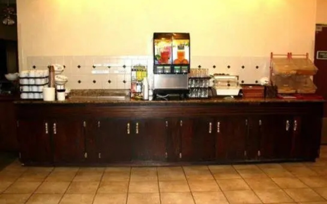 photo 5 of Country Inn & Suites By Carlson, Decatur, AL