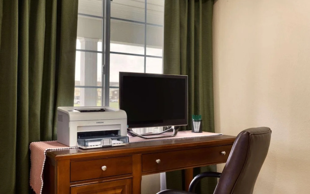 photo 3 of Country Inn & Suites By Carlson Marion