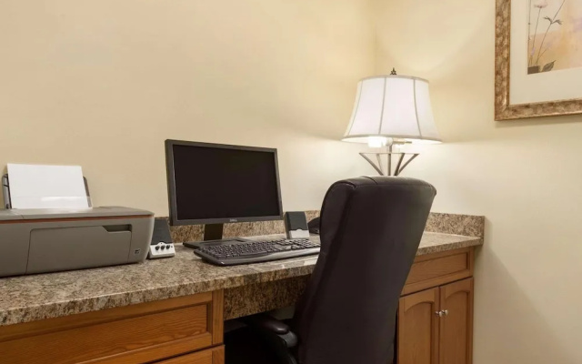 photo 3 of Country Inn & Suites By Carlson, Moline Airport, IL