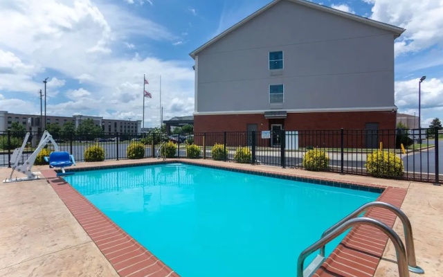 photo 5 of La Quinta Inn & Suites by Wyndham Oxford - Anniston