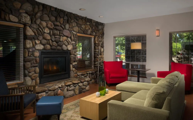 photo 2 of Country Inn _ Suites By Carlson, Portland Airport, Or