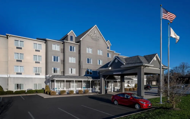 photo 3 of Country Inn & Suites By Carlson, Princeton, WV