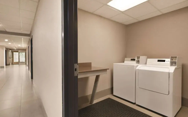 photo 3 of Country Inn & Suites by Radisson, Roanoke, VA