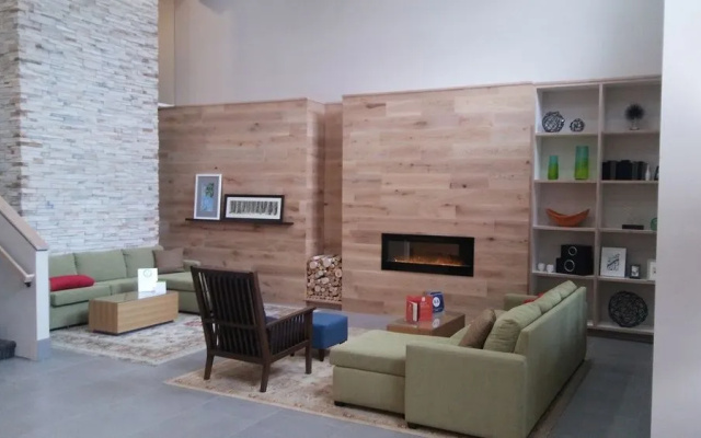 photo 2 of Country Inn & Suites By Carlson, Roanoke, VA