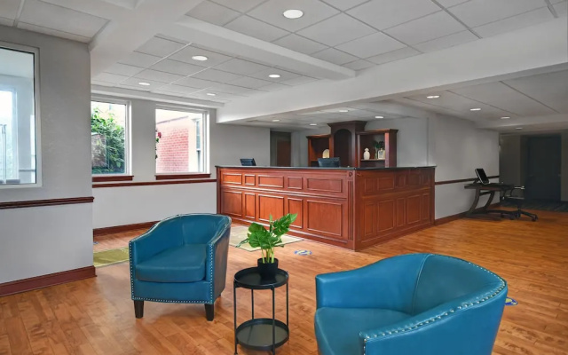 photo 2 of Spark by Hilton Rochester University Area