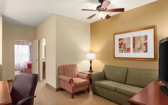 photo 5 of Country Inn & Suites Harrisburg@ Union Deposit Rd.
