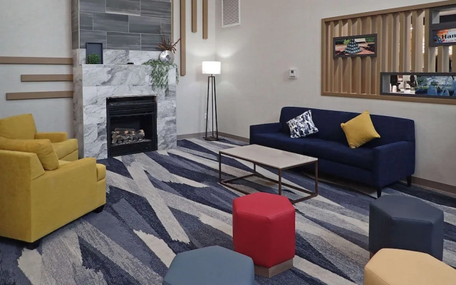 photo 2 of Country Inn & Suites by Radisson, Hampton, VA