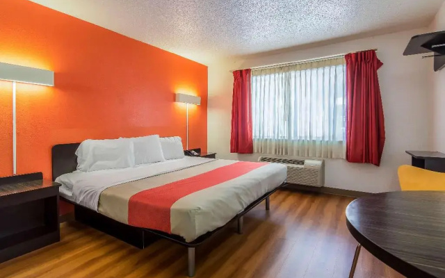 photo 3 of Motel 6 Dallas - North