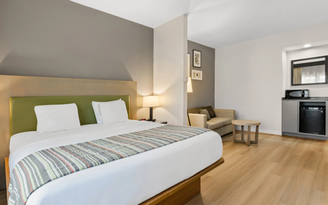 photo 4 of Country Inn & Suites by Radisson, Roanoke, VA
