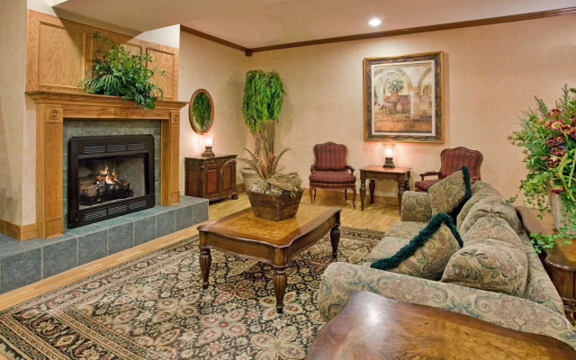 photo 2 of Country Inn & Suites by Radisson, Somerset, KY