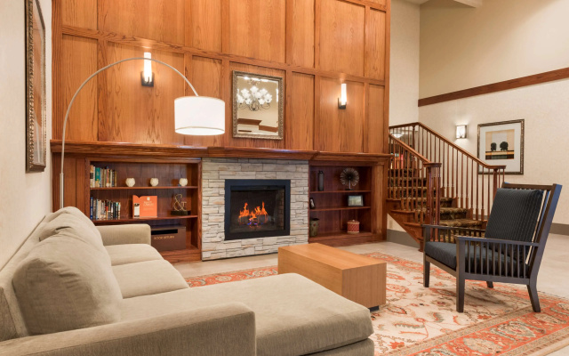 photo 2 of Country Inn & Suites by Radisson, Council Bluffs, IA