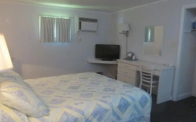 photo 3 of Country Squire Motel