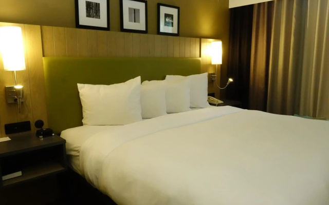 photo 3 of Country Inn & Suites by Radisson, Burlington (Elon), NC