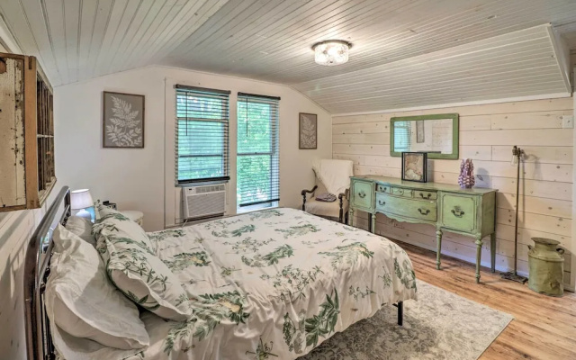 photo 3 of Country-chic Cotter Home w/ Outdoor Living Space!