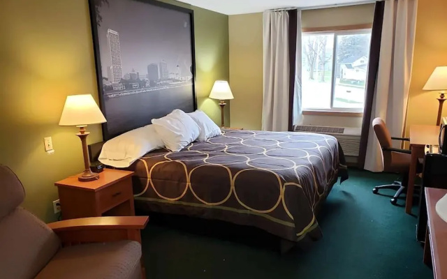 photo 3 of Super 8 By Wyndham Berlin Wi
