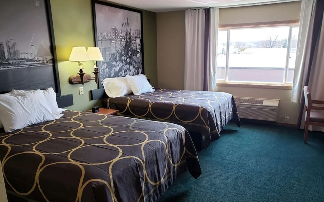 photo 4 of Super 8 By Wyndham Berlin Wi