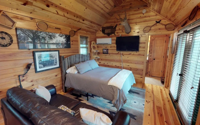 photo 2 of Courtside Cabin - Studio Cabin