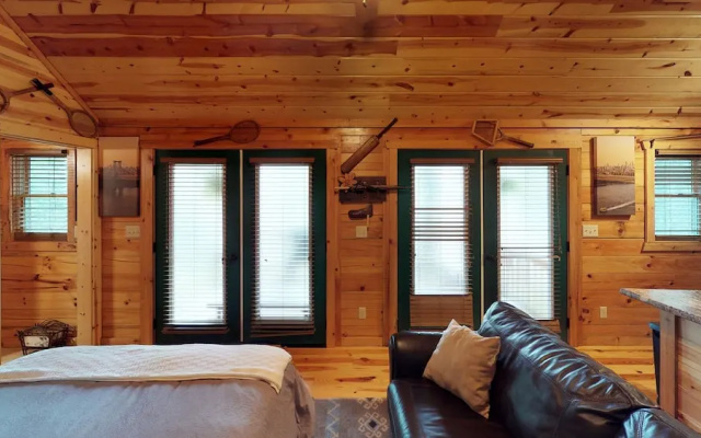 photo 3 of Courtside Cabin - Studio Cabin