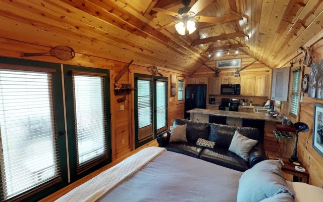 photo 4 of Courtside Cabin - Studio Cabin