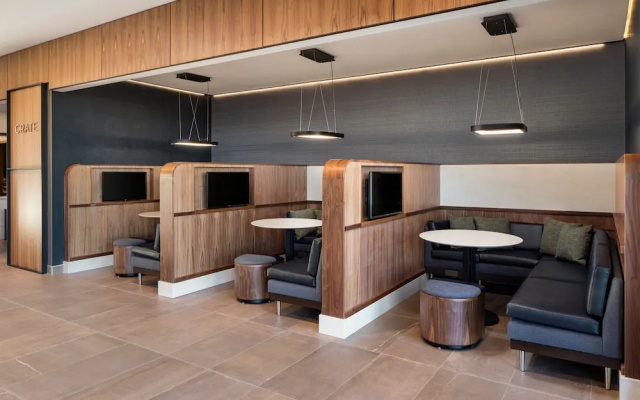 photo 3 of Courtyard by Marriott Bettendorf