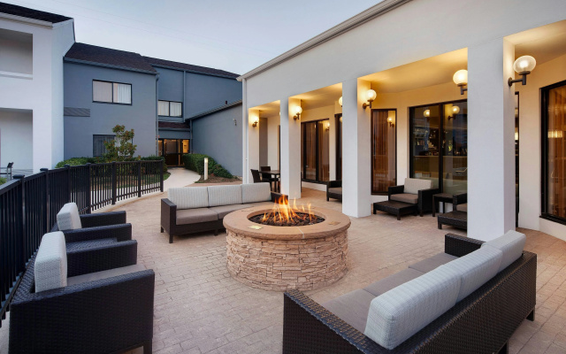 photo 2 of Courtyard by Marriott Addison Midway