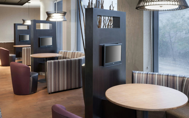 photo 3 of Courtyard by Marriott Alexandria Old Town/Southwest