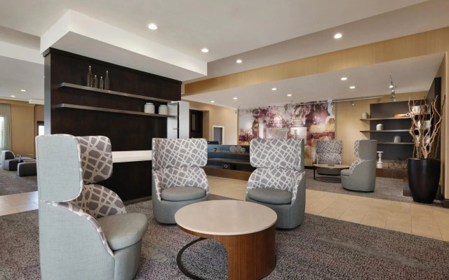 photo 2 of Courtyard by Marriott Charlotte Airport North