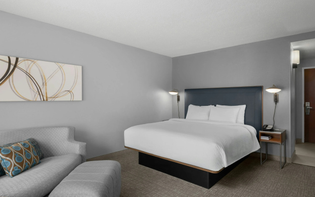 photo 4 of Courtyard by Marriott Charlotte Airport North