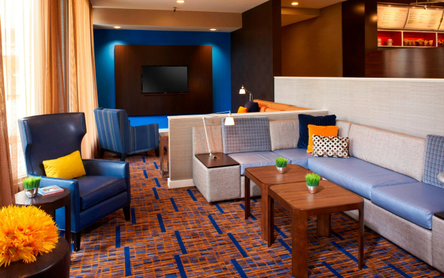 photo 2 of Courtyard by Marriott Chicago Deerfield