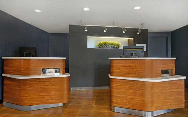 photo 2 of Courtyard Chicago Elmhurst/Oakbrook Area