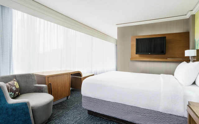 photo 5 of Courtyard by Marriott Chicago Magnificent Mile