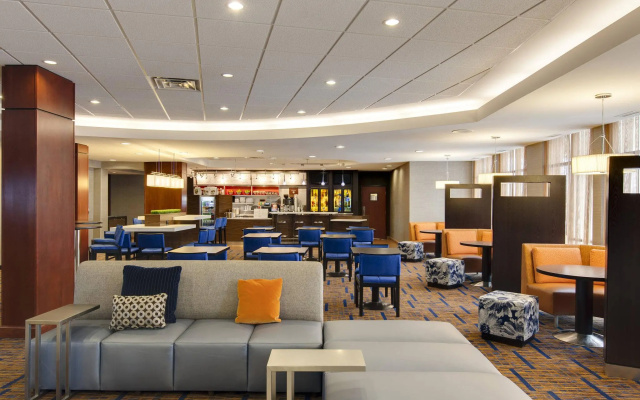 photo 2 of Courtyard by Marriott Chicago Schaumburg/Woodfield Mall