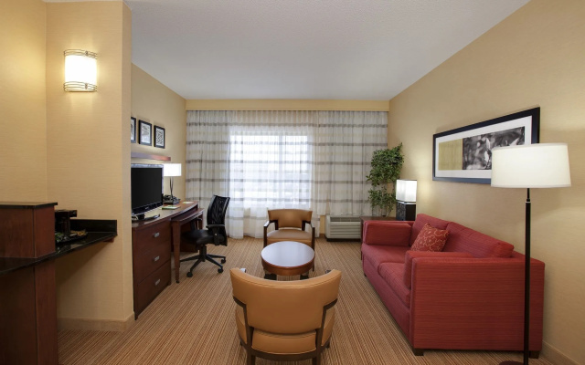photo 5 of Courtyard by Marriott Chicago Schaumburg/Woodfield Mall