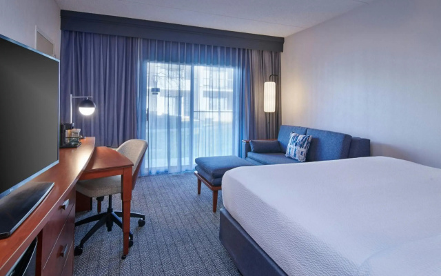 photo 5 of Courtyard by Marriott Detroit Metropolitan Airport Romulus