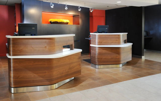 photo 2 of Courtyard by Marriott Houston Hobby Airport