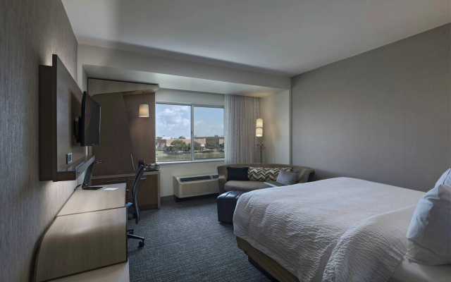 photo 4 of Courtyard by Marriott Houston Sugar Land/Lake Pointe