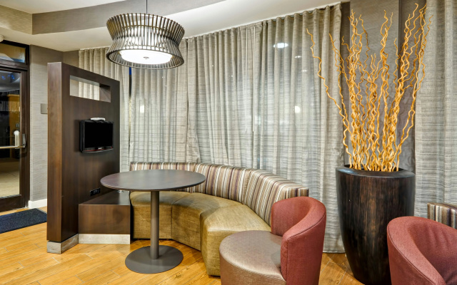 photo 2 of Courtyard by Marriott Jacksonville Airport