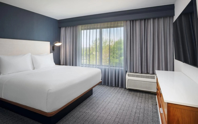 photo 3 of Courtyard by Marriott Kingston
