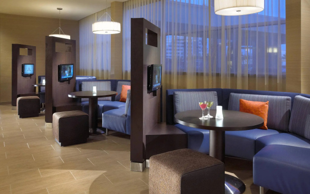 photo 4 of Courtyard by Marriott Long Beach Airport