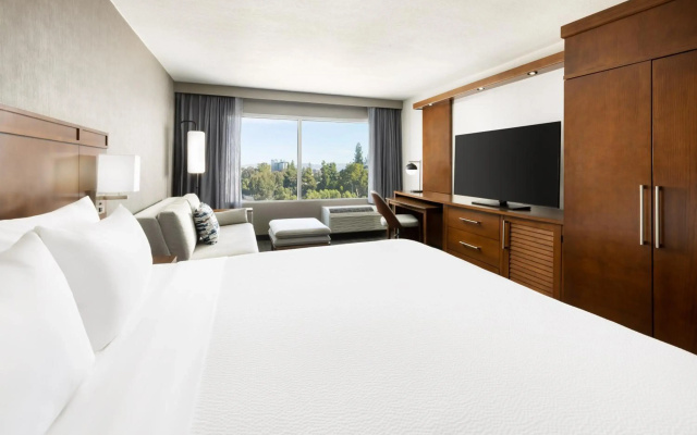 photo 4 of Courtyard by Marriott Los Angeles Woodland Hills