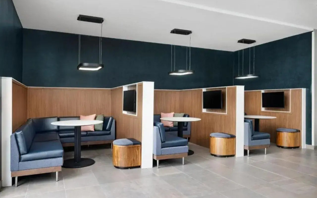 photo 3 of Courtyard By Marriott New Castle