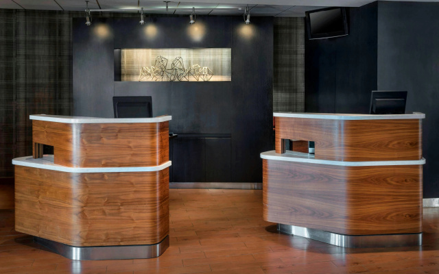 photo 2 of Courtyard by Marriott Newark Liberty International Airport