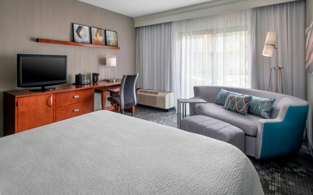 photo 3 of Courtyard by Marriott Newark Liberty International Airport